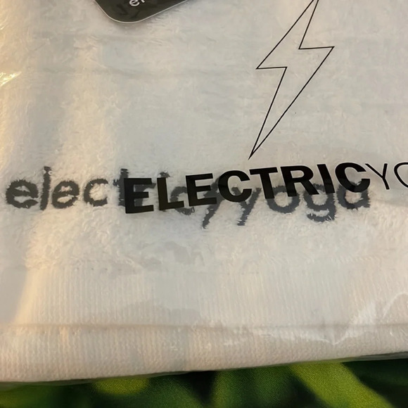 Electric YOGA
Sweat It Up Gym Towel - Picture 4 of 5